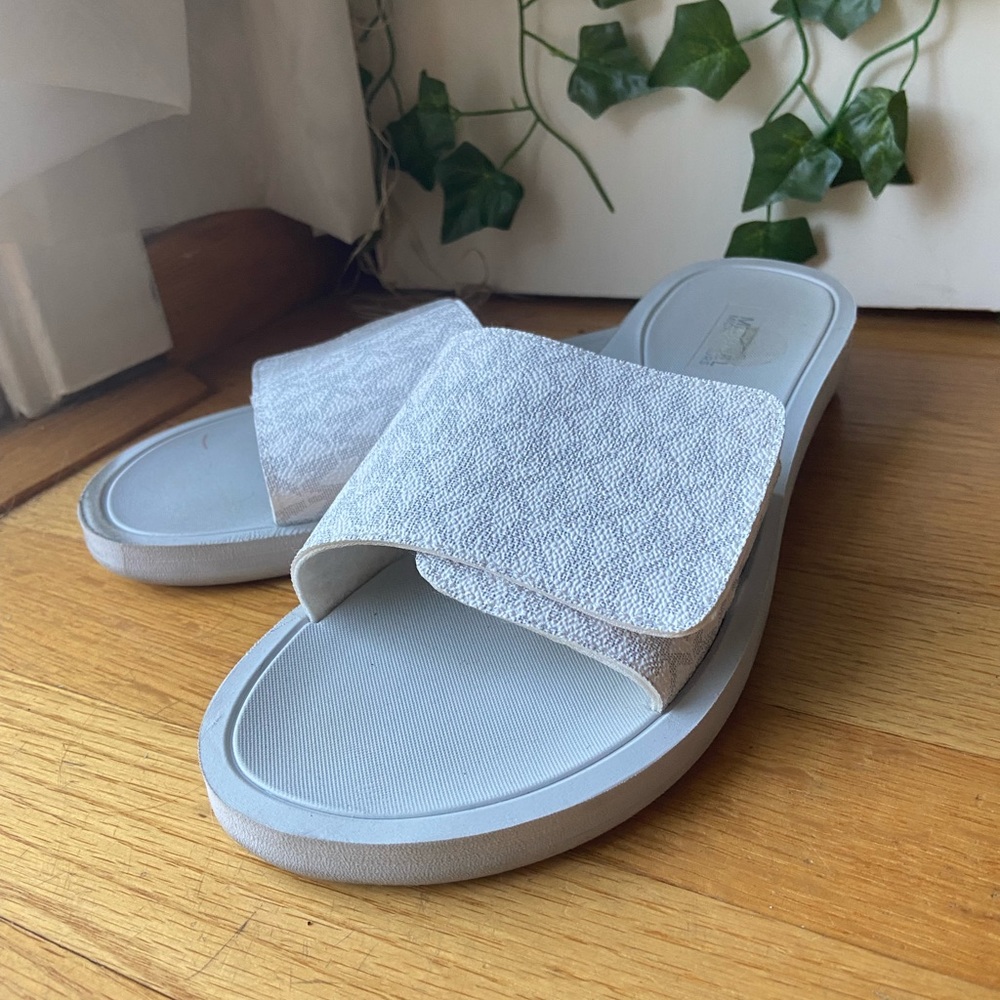 MICHAEL KORS GRAY SLIDES